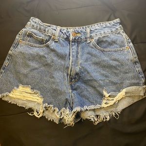 FOREVER 21 DISTRESSED DENIM SHORTS